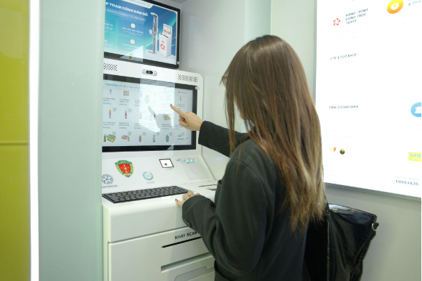 Gia đ&igrave;nh h&agrave;o hứng trải nghiệm chăm s&oacute;c sức khoẻ th&ocirc;ng minh tại Trạm C&ocirc;ng d&acirc;n số- Ảnh 5.