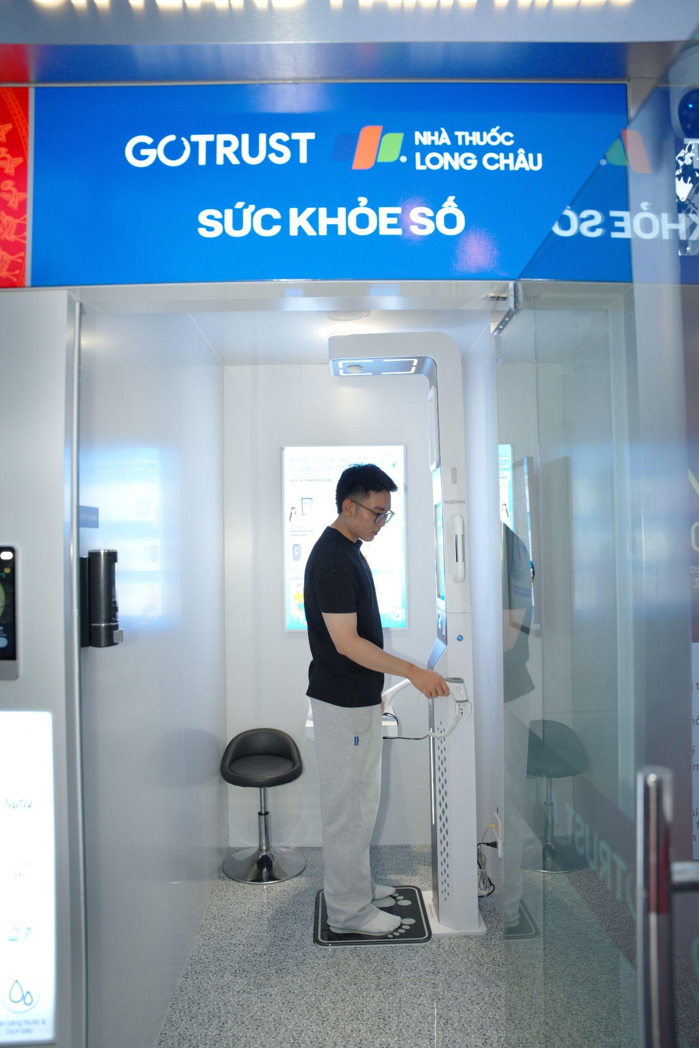 Người d&acirc;n mua thuốc, chăm s&oacute;c sức khoẻ thuận tiện tại Trạm C&ocirc;ng d&acirc;n số nhờ định danh điện tử- Ảnh 6.