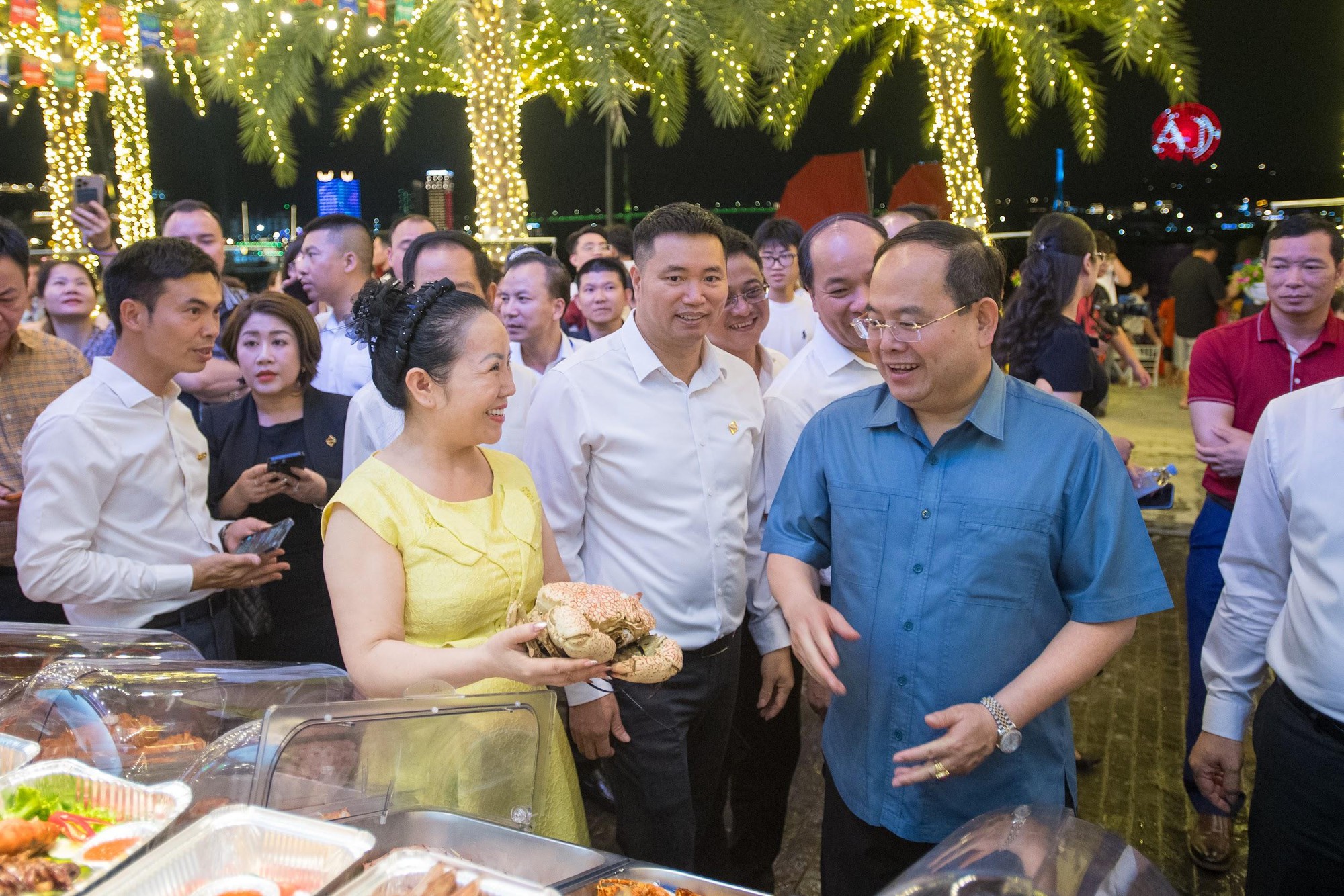H&agrave;ng ngh&igrave;n du kh&aacute;ch đổ về &ldquo;thương cảng&rdquo; VUI-Fest Ha Long ng&agrave;y khai trương- Ảnh 7.
