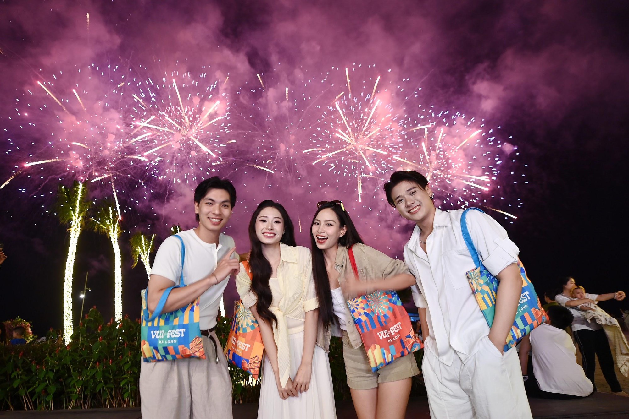 H&agrave;ng ngh&igrave;n du kh&aacute;ch đổ về &ldquo;thương cảng&rdquo; VUI-Fest Ha Long ng&agrave;y khai trương- Ảnh 8.