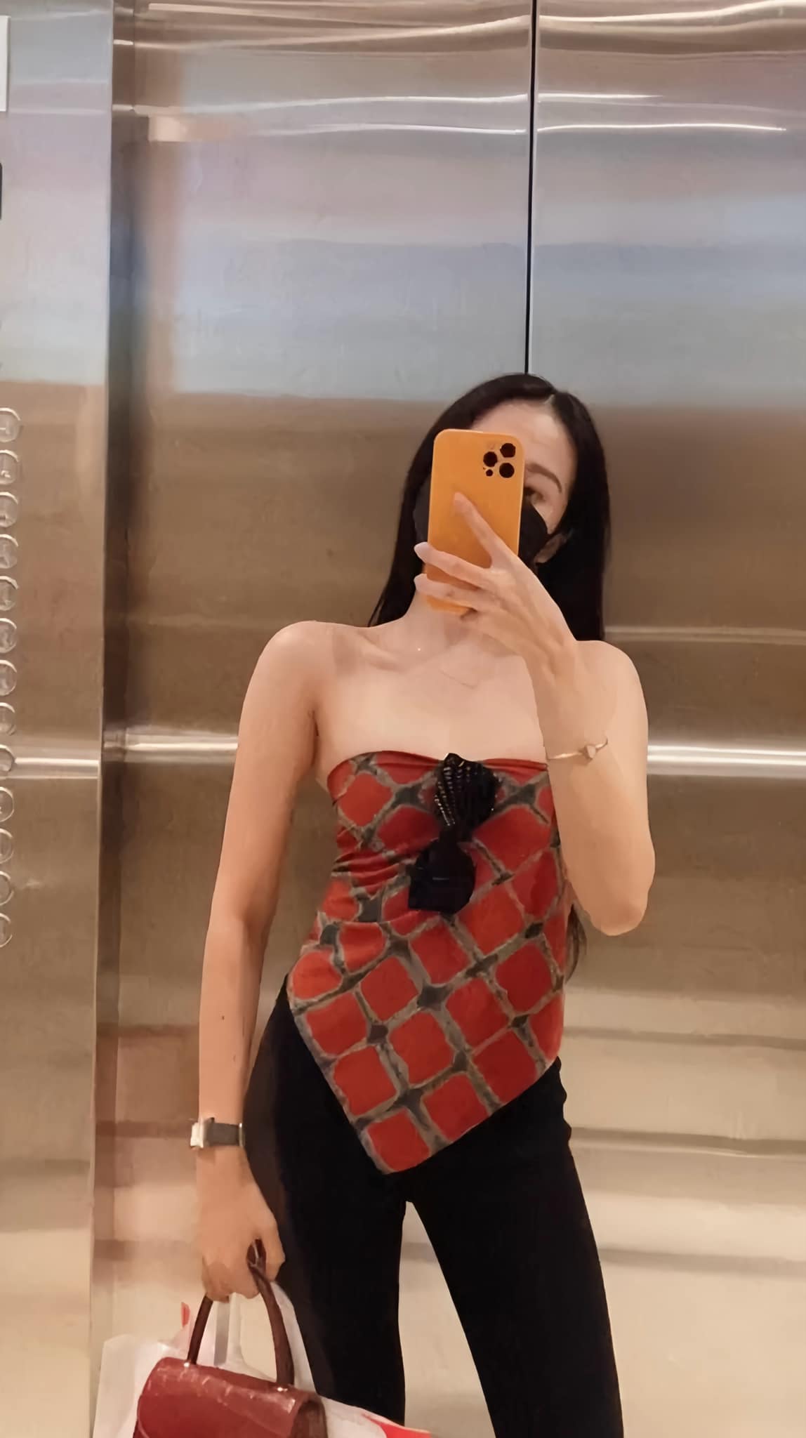 Nữ ch&iacute;nh phim "V&igrave; mẹ anh ph&aacute;n chia tay": Phong c&aacute;ch ngo&agrave;i đời ấn tượng, nh&igrave;n l&agrave; muốn học theo- Ảnh 12.