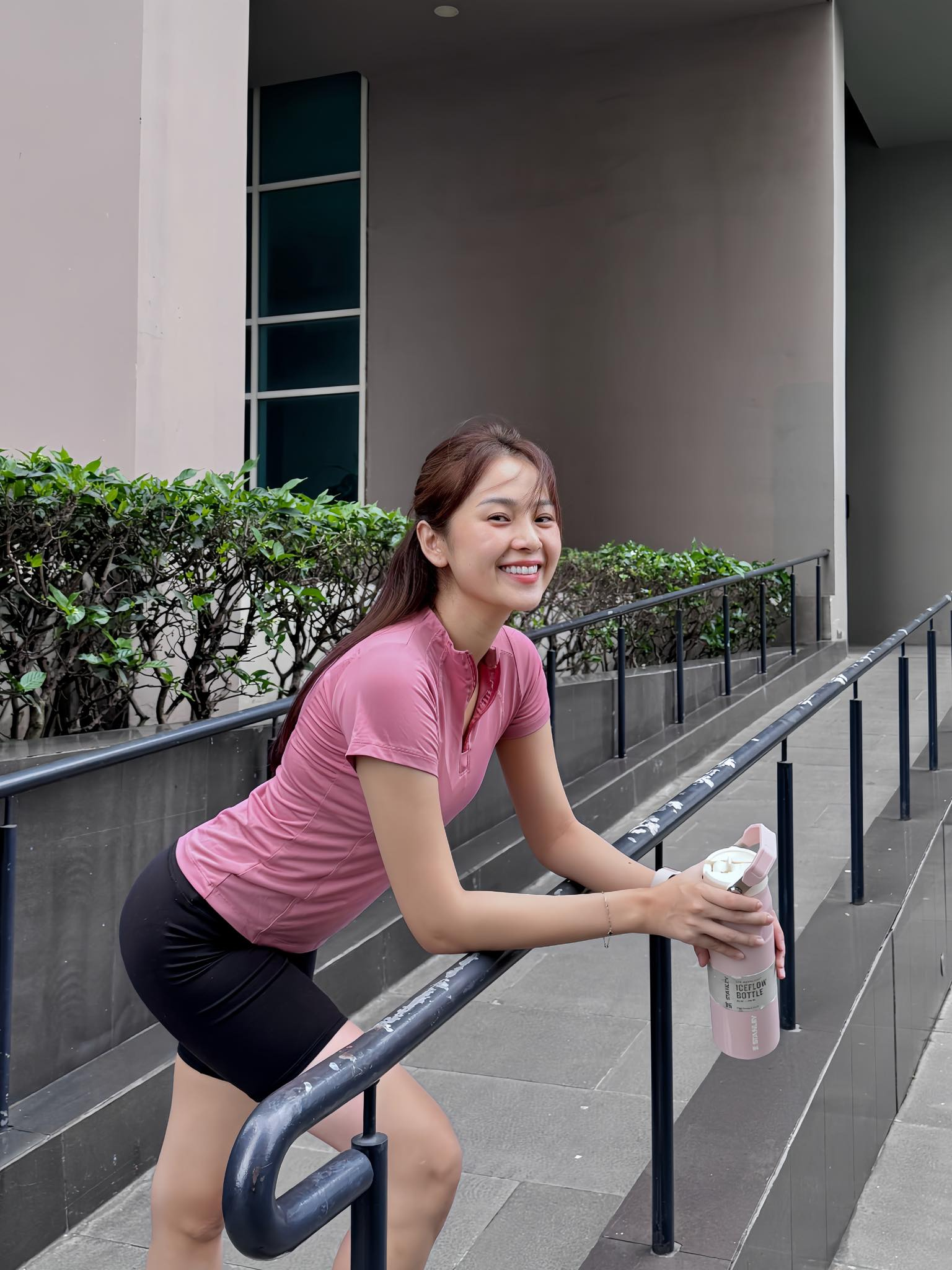 Nữ ch&iacute;nh phim "V&igrave; mẹ anh ph&aacute;n chia tay": Phong c&aacute;ch ngo&agrave;i đời ấn tượng, nh&igrave;n l&agrave; muốn học theo- Ảnh 21.