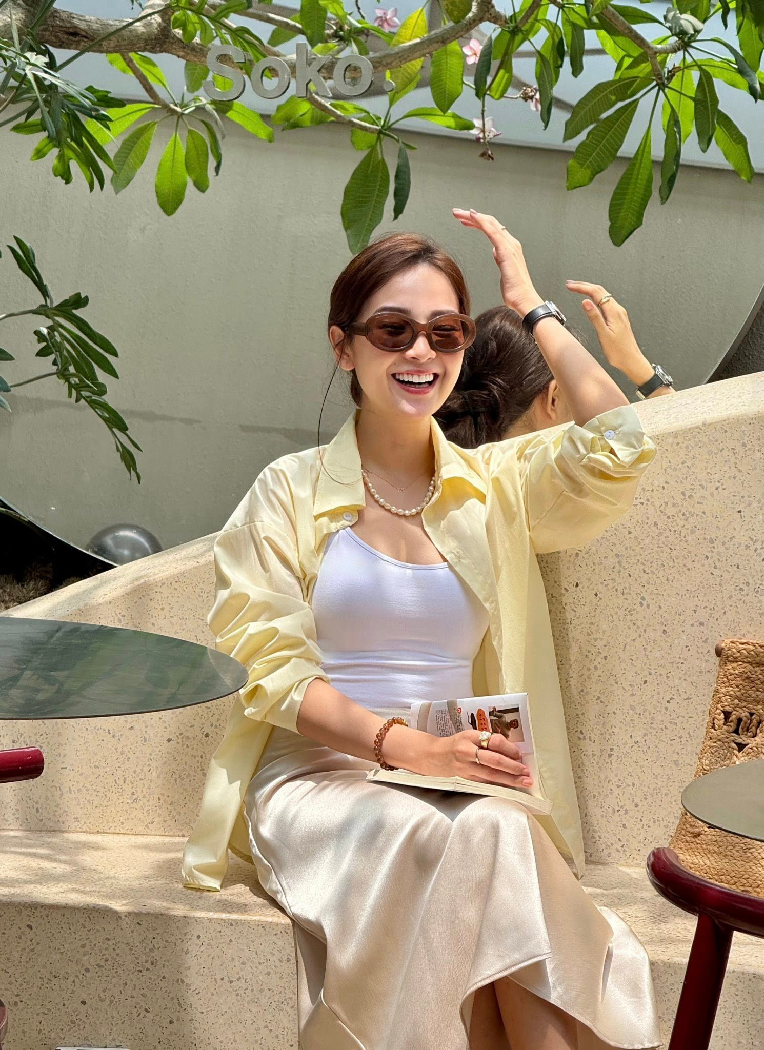 Nữ ch&iacute;nh phim "V&igrave; mẹ anh ph&aacute;n chia tay": Phong c&aacute;ch ngo&agrave;i đời ấn tượng, nh&igrave;n l&agrave; muốn học theo- Ảnh 4.