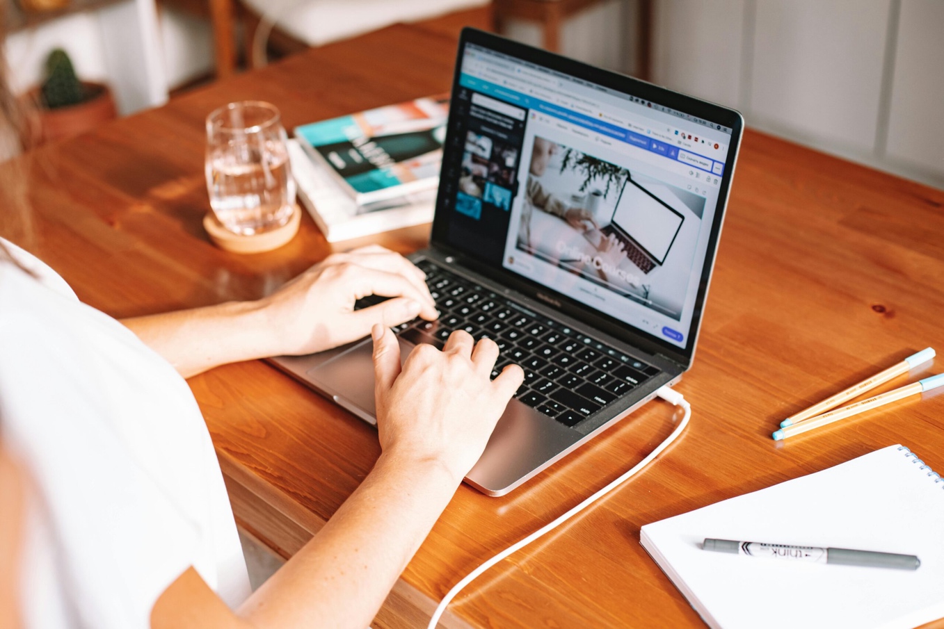 &ldquo;Work at home&rdquo;: Chuẩn sống mới của thế hệ l&agrave;m việc linh hoạt- Ảnh 2.