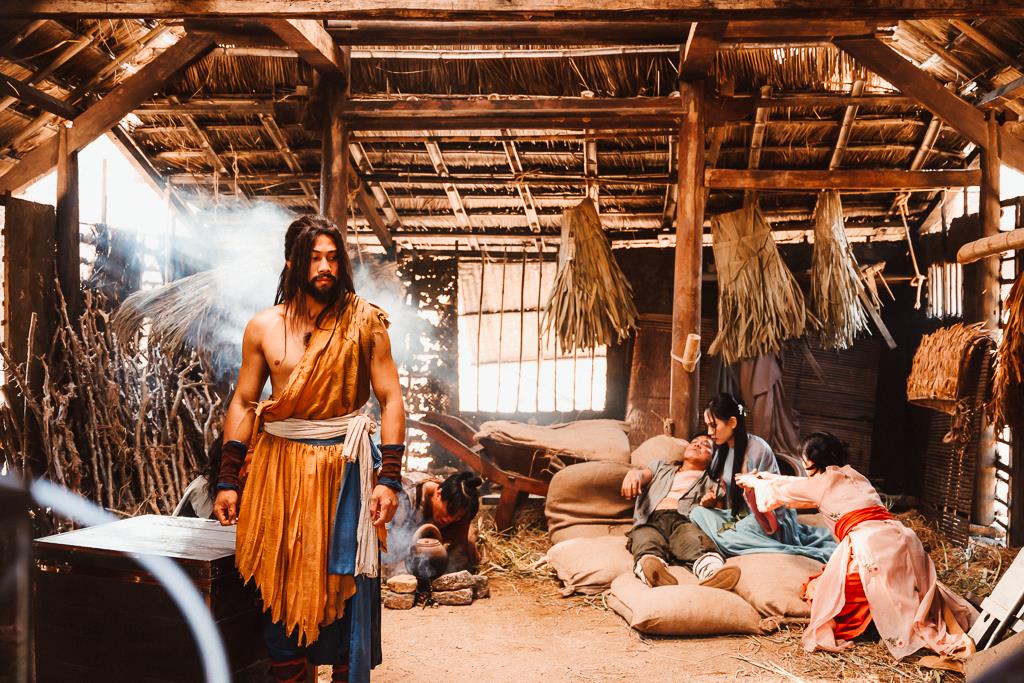 &ldquo;Tr&ugrave;m S&ograve;&rdquo;: Khi anh h&ugrave;ng kh&ocirc;ng c&ograve;n ho&agrave;n hảo, m&agrave; gần gũi v&agrave; đời hơn- Ảnh 6.