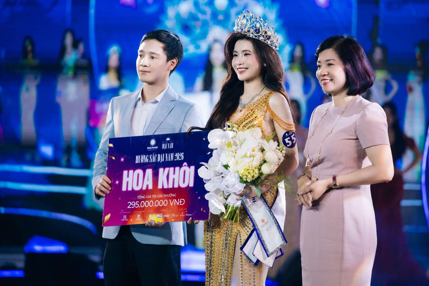 &ldquo;Hoa kh&ocirc;i trường&rdquo; m&agrave; cỡ n&agrave;y? Hương Sắc Đại Nam 2026 khiến netizen đứng h&igrave;nh v&igrave; qu&aacute; ho&agrave;nh tr&aacute;ng- Ảnh 12.
