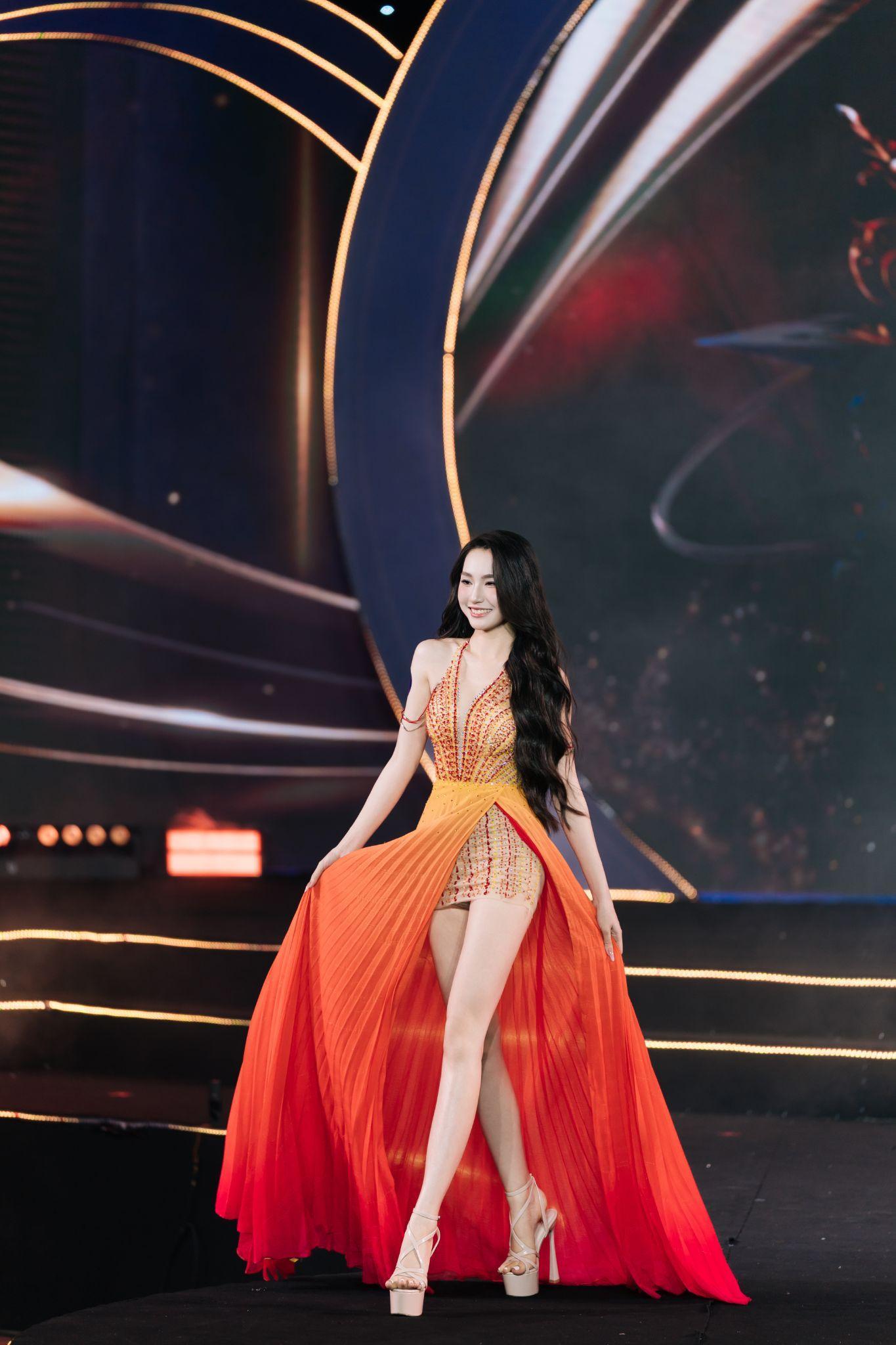 &ldquo;Hoa kh&ocirc;i trường&rdquo; m&agrave; cỡ n&agrave;y? Hương Sắc Đại Nam 2026 khiến netizen đứng h&igrave;nh v&igrave; qu&aacute; ho&agrave;nh tr&aacute;ng- Ảnh 10.