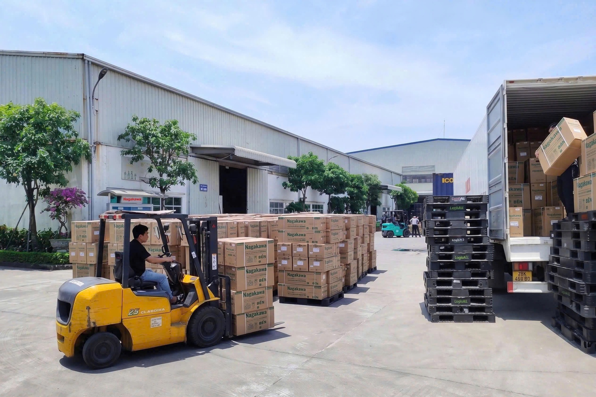 Nắng n&oacute;ng đến sớm, điều ho&agrave; Bền ch&aacute;y h&agrave;ng tr&ecirc;n diện rộng - Ảnh 4.