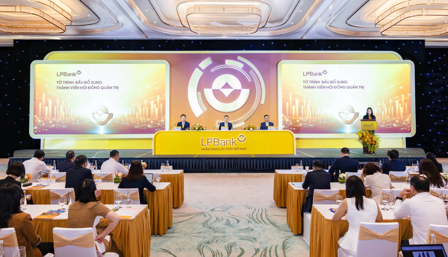 ĐHĐCĐ LPBank 2026: Th&ocirc;ng qua chiến lược lập ng&acirc;n h&agrave;ng con tại Trung t&acirc;m T&agrave;i ch&iacute;nh Quốc tế v&agrave; chia cổ tức 30% tiền mặt - Ảnh 4.