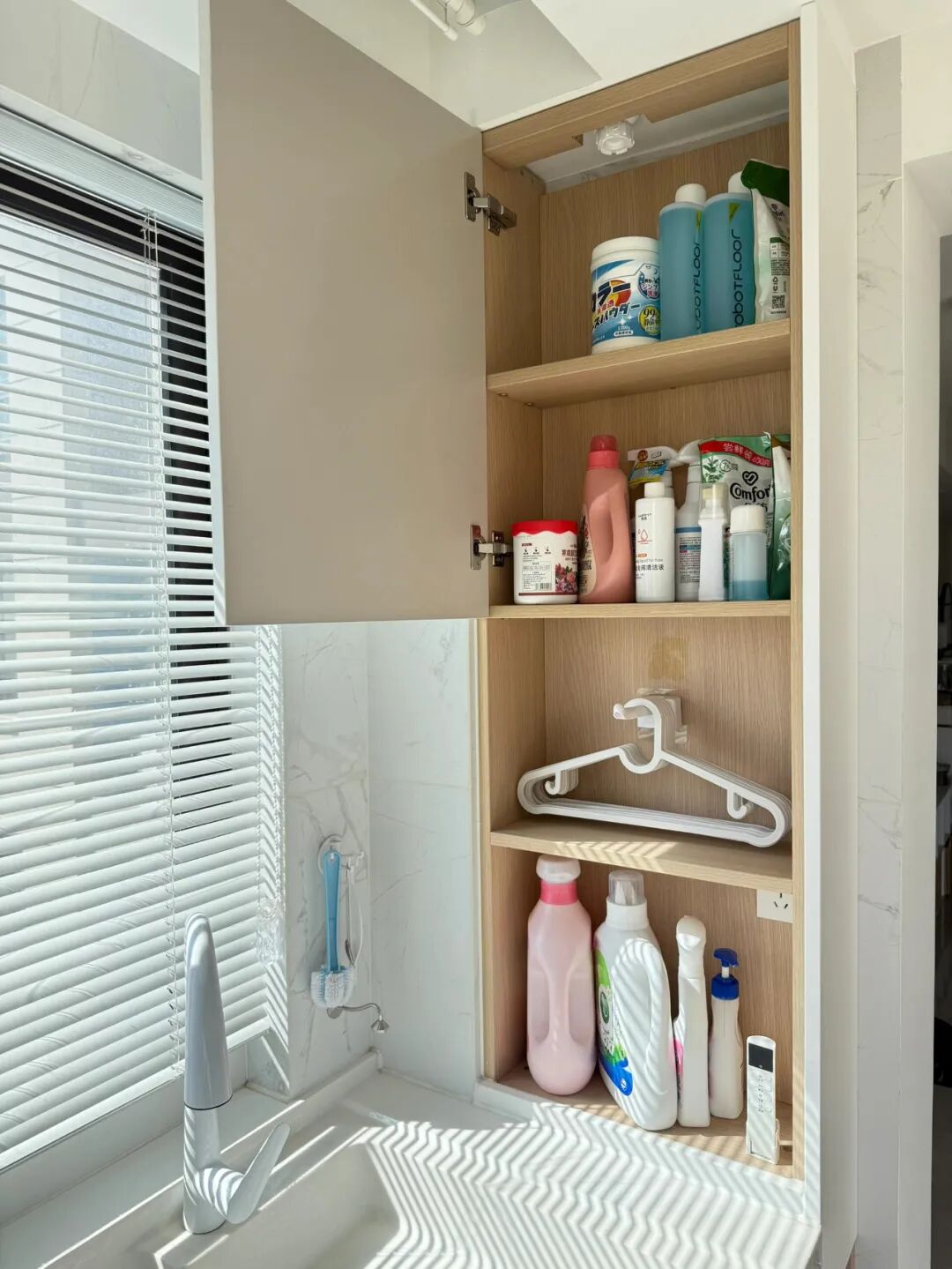 Thiết kế tủ kiểu mới của giới trẻ: Chỉ vài cm cũng biến thành không gian lưu trữ cực kỳ hiệu quả - Ảnh 4.