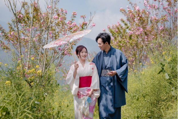 Ngỡ ng&agrave;ng sắc hồng Anh đ&agrave;o k&eacute;p phủ k&iacute;n Fansipan th&aacute;ng 4 - Ảnh 3.