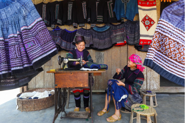 Ngỡ ng&agrave;ng sắc hồng Anh đ&agrave;o k&eacute;p phủ k&iacute;n Fansipan th&aacute;ng 4 - Ảnh 9.