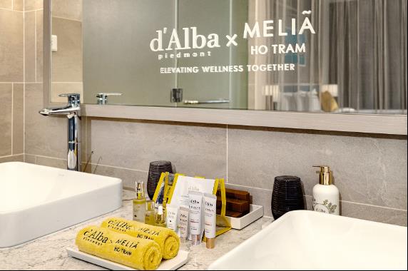 &ldquo;Glowcation&rdquo; l&ecirc;n ng&ocirc;i: d'Alba v&agrave; Meli&aacute; Hồ Tr&agrave;m ra mắt trải nghiệm skincare cao cấp ngay tại ph&ograve;ng ngủ resort 5 sao- Ảnh 3.