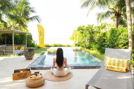 &ldquo;Glowcation&rdquo; l&ecirc;n ng&ocirc;i: d'Alba v&agrave; Meli&aacute; Hồ Tr&agrave;m ra mắt trải nghiệm skincare cao cấp ngay tại ph&ograve;ng ngủ resort 5 sao- Ảnh 6.