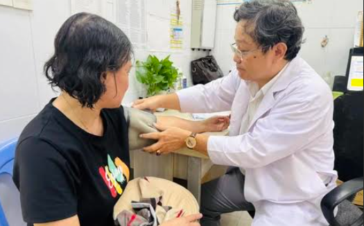 Th&agrave;nh phố Hồ Ch&iacute; Minh: 58 bệnh viện đồng loạt ra qu&acirc;n tầm so&aacute;t bệnh miễn ph&iacute; tại 64 phường, x&atilde; - Ảnh 2.