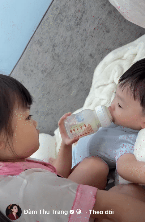 &Aacute;i nữ nh&agrave; đại gia Cường Đ&ocirc; La: Mới 6 tuổi đ&atilde; biết phụ mẹ chăm em, c&oacute; n&eacute;t "mỹ nh&acirc;n" ngay từ nhỏ- Ảnh 10.