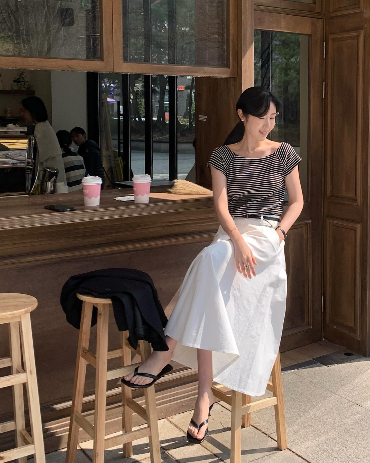 4 c&ocirc;ng thức mặc đồ đi l&agrave;m nhẹ m&aacute;t m&ugrave;a n&oacute;ng, độ thanh lịch vẫn đảm bảo- Ảnh 4.