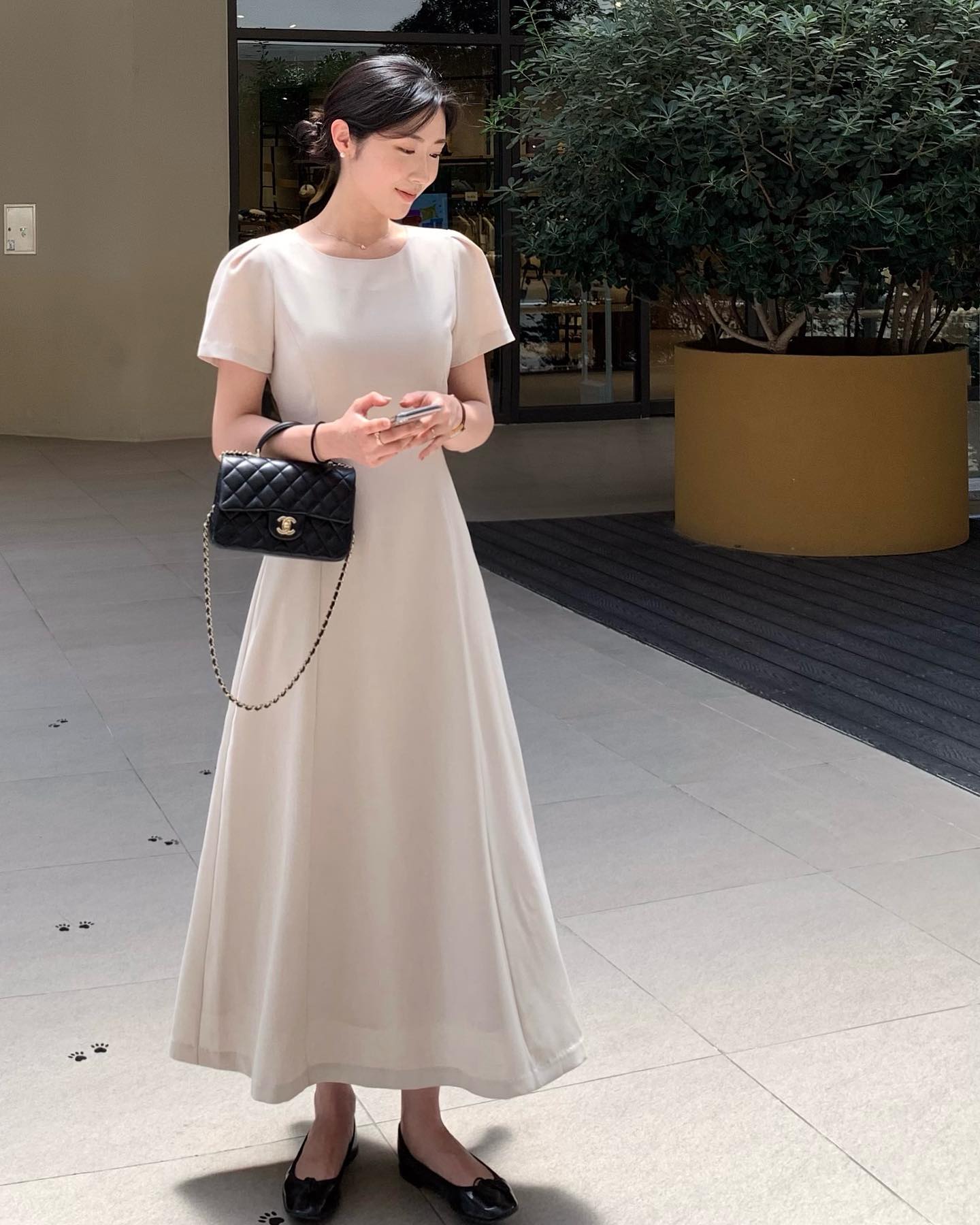 4 c&ocirc;ng thức mặc đồ đi l&agrave;m nhẹ m&aacute;t m&ugrave;a n&oacute;ng, độ thanh lịch vẫn đảm bảo- Ảnh 7.