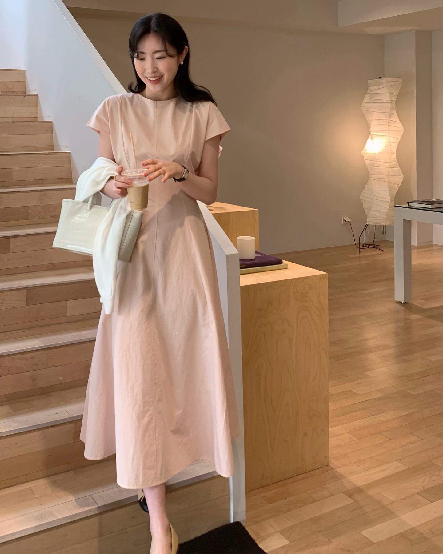 4 c&ocirc;ng thức mặc đồ đi l&agrave;m nhẹ m&aacute;t m&ugrave;a n&oacute;ng, độ thanh lịch vẫn đảm bảo- Ảnh 8.