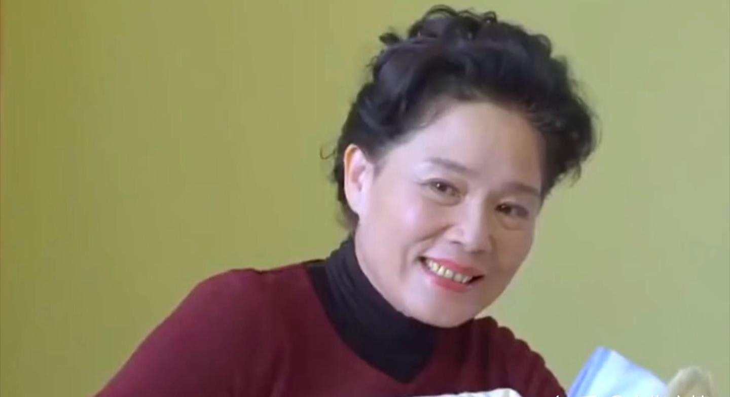 B&aacute;n nh&agrave; được 700 triệu, t&ocirc;i chia tiền cho con rồi mới nhận ra: Tuổi gi&agrave; kh&ocirc;ng c&oacute; quỹ ri&ecirc;ng l&agrave; rủi ro lớn nhất - Ảnh 2.