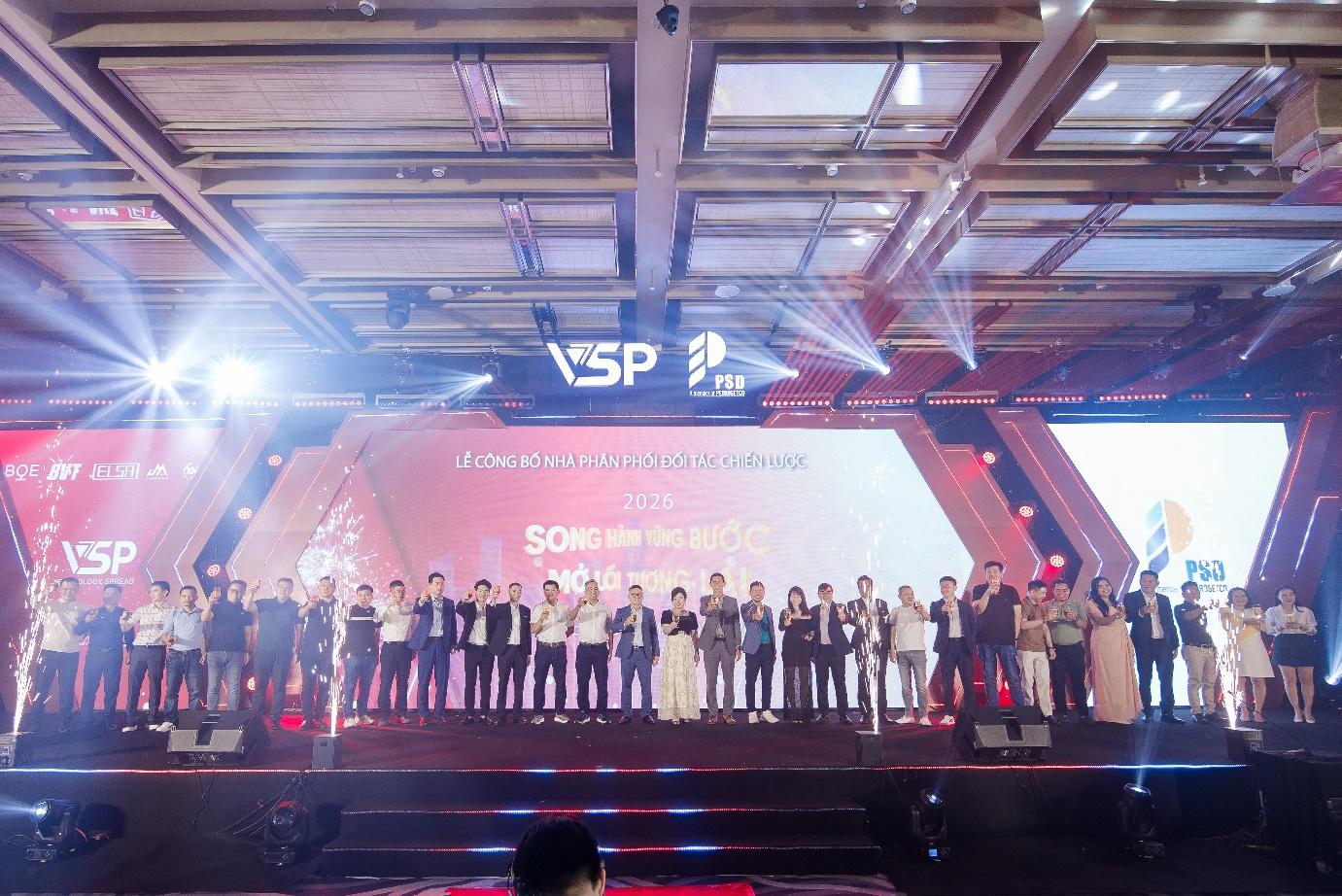 Bắt tay c&ugrave;ng &ocirc;ng lớn ph&acirc;n phối PSD, VSP quyết t&acirc;m đưa hệ sinh th&aacute;i c&ocirc;ng nghệ Việt phủ s&oacute;ng mọi gia đ&igrave;nh - Ảnh 2.