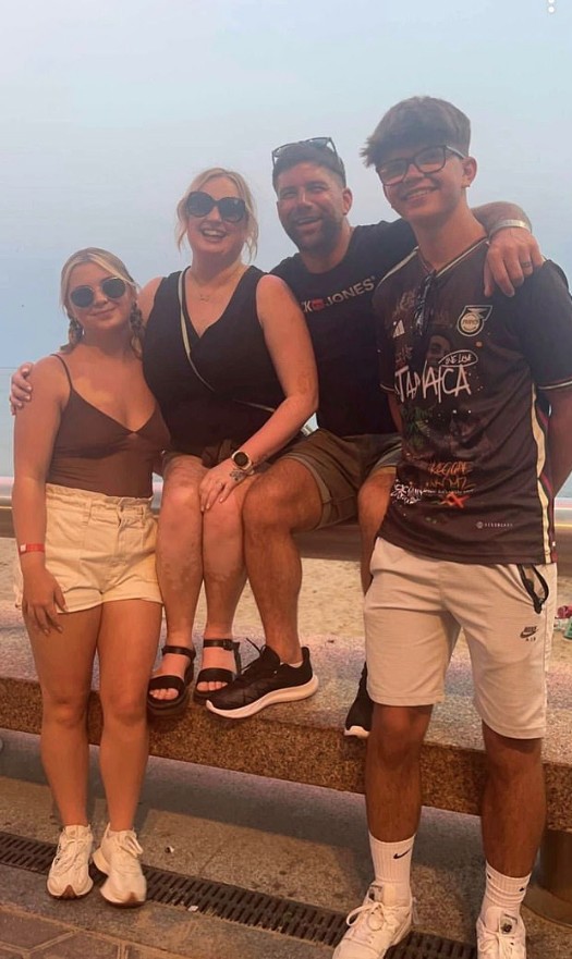 Nam thợ x&acirc;y 40 tuổi c&oacute; 1 triệu chứng, đi kh&aacute;m ph&aacute;t hiện ung thư di căn khắp xương - Ảnh 3.