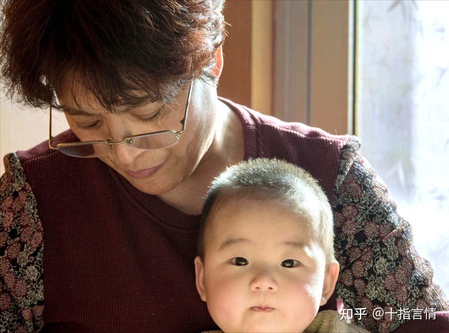 B&aacute;n nh&agrave; được 700 triệu, t&ocirc;i chia tiền cho con rồi mới nhận ra: Tuổi gi&agrave; kh&ocirc;ng c&oacute; quỹ ri&ecirc;ng l&agrave; rủi ro lớn nhất - Ảnh 3.