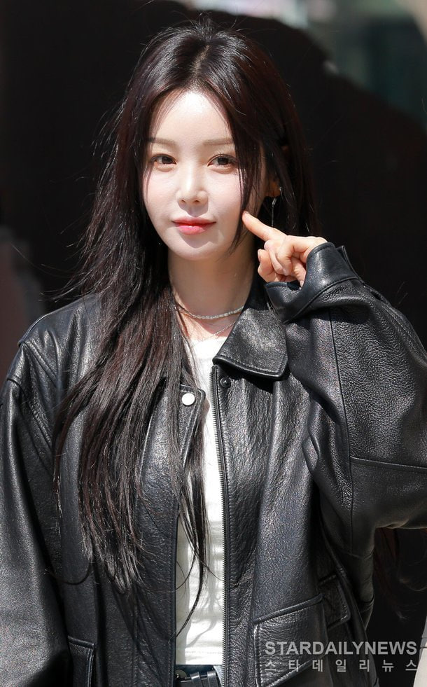 Thời gian bỏ qu&ecirc;n mỹ nh&acirc;n n&agrave;y: U50 trẻ kh&oacute; tin, đi h&aacute;t 20 năm m&agrave; nh&igrave;n như mối t&igrave;nh đầu- Ảnh 2.