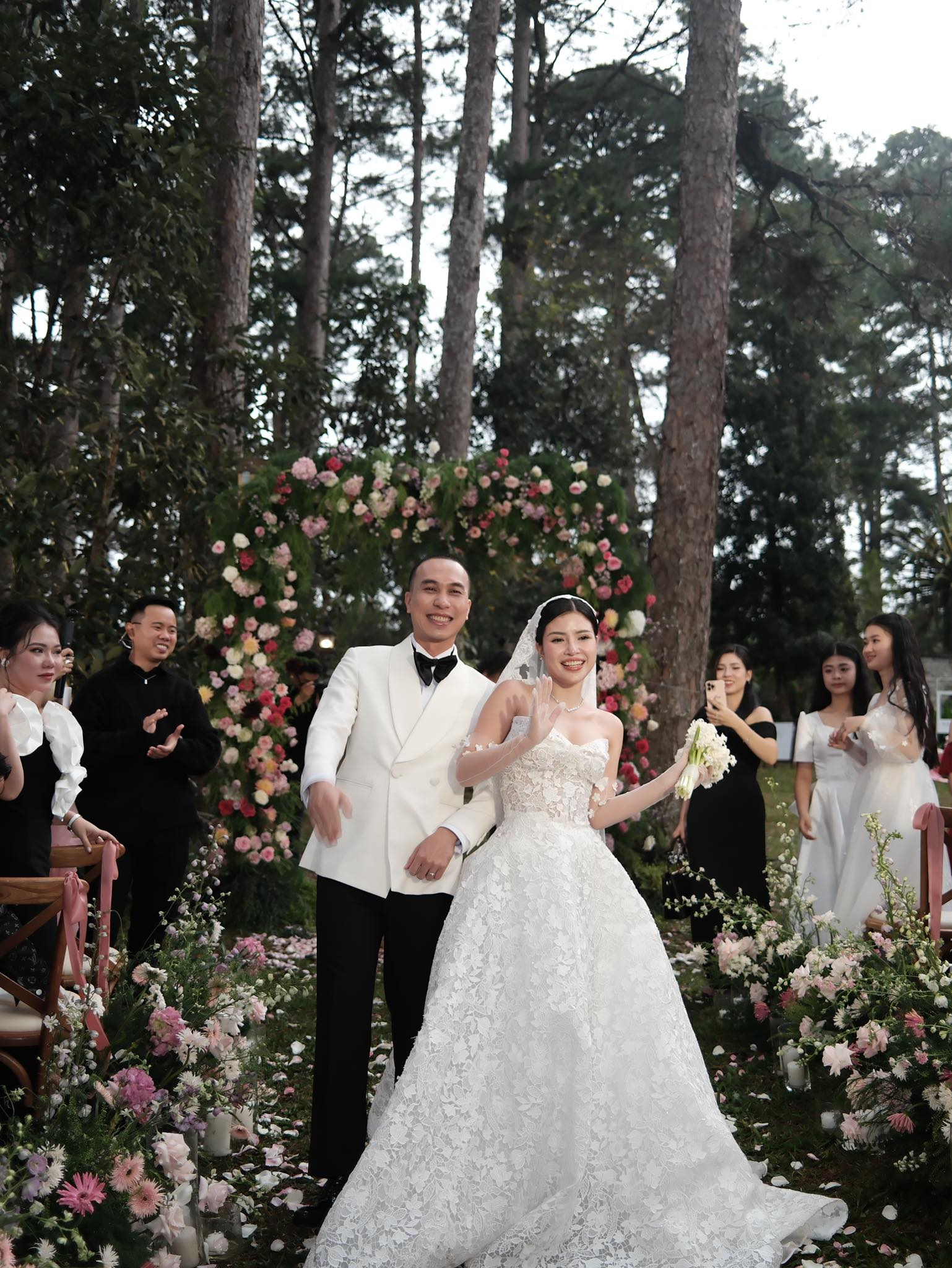 Mẹ đơn th&acirc;n 2 con lấy chồng "trai t&acirc;n": Từng bị mẹ chồng dằn mặt phản đối suốt 1 năm, giờ quay xe 180 độ- Ảnh 5.