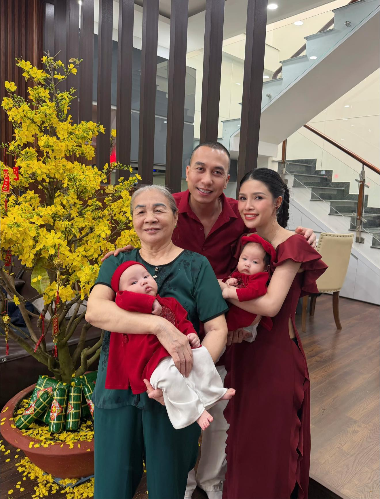 Mẹ đơn th&acirc;n 2 con lấy chồng "trai t&acirc;n": Từng bị mẹ chồng dằn mặt phản đối suốt 1 năm, giờ quay xe 180 độ- Ảnh 7.