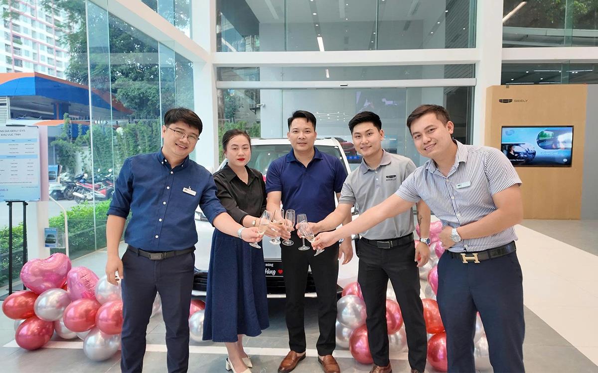 Geely EX5 EM-i v&agrave; EX2 qu&aacute; đắt kh&aacute;ch tại Việt Nam, h&atilde;ng gấp r&uacute;t đẩy nhanh tiến độ đ&aacute;p ứng kịp nhu cầu - Ảnh 1.