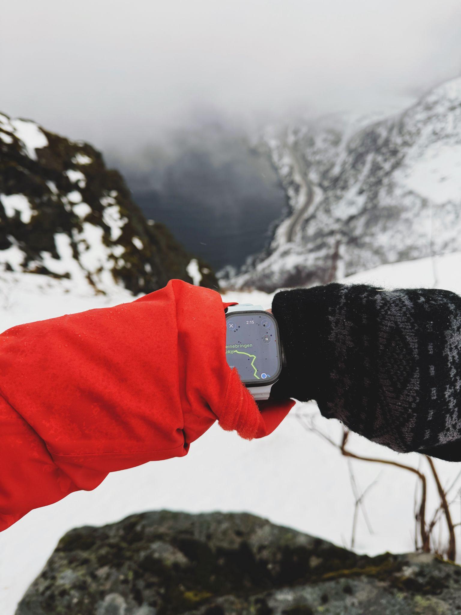 Apple Watch Ultra 3 v&agrave; h&agrave;nh tr&igrave;nh giữa b&atilde;o tuyết của Vinh Nguyễn: &ldquo;Trong một số t&igrave;nh huống, m&igrave;nh xem n&oacute; l&agrave; yếu tố mang t&iacute;nh sống c&ograve;n&rdquo;- Ảnh 3.