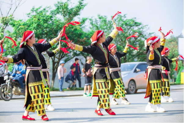 Du lịch Sa Pa 30/4: Đắm say với "Bản giao hưởng hoa hồng" tại Sun World Fansipan Legend - Ảnh 3. Du lịch Sa Pa 30/4: Đắm say với "Bản giao hưởng hoa hồng" tại Sun World Fansipan Legend - Ảnh 3.