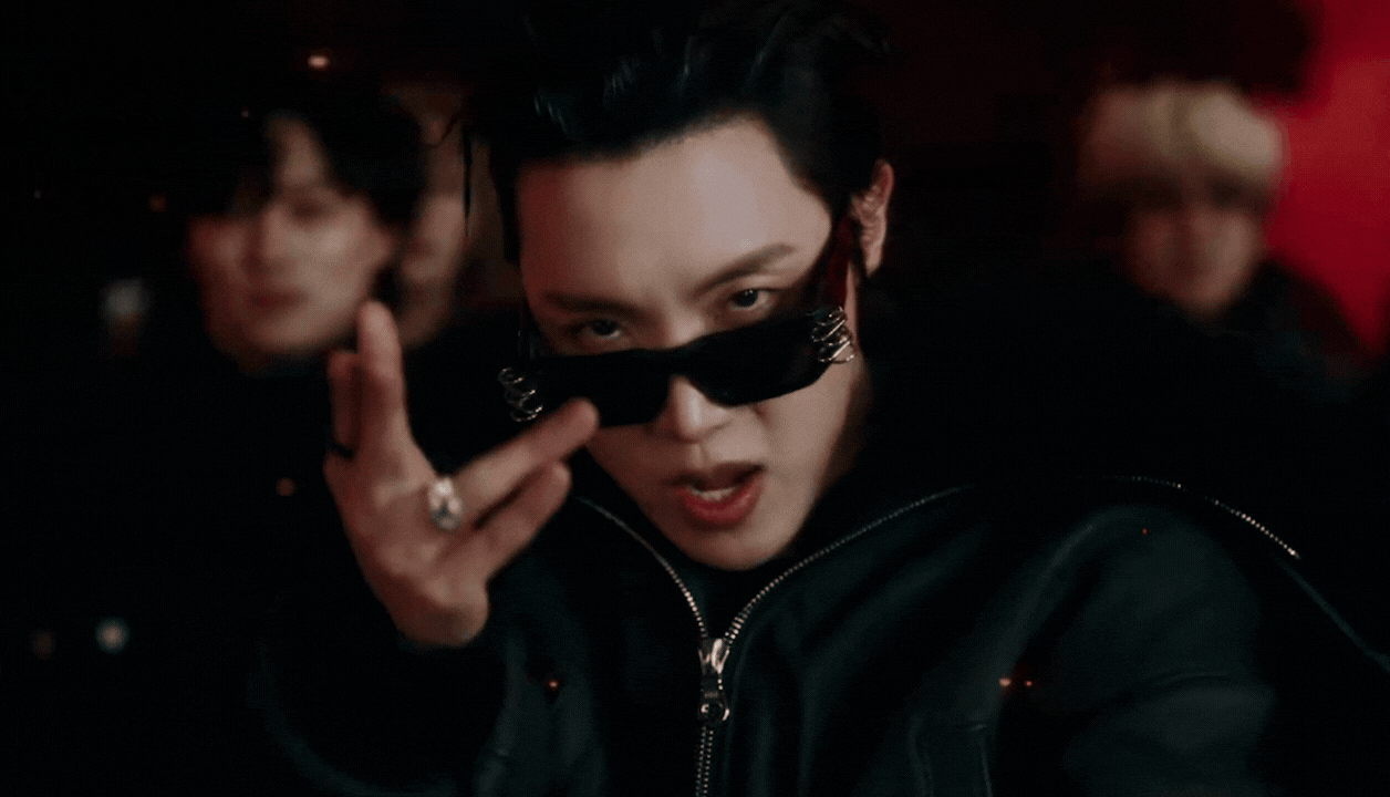 Nam nghệ sĩ đang c&agrave;n qu&eacute;t MXH chỉ bằng 15 gi&acirc;y: Cỗ m&aacute;y nhảy nổi tiếng to&agrave;n cầu, t&agrave;i sản bạc tỷ nghe m&agrave; kinh ngạc- Ảnh 2.