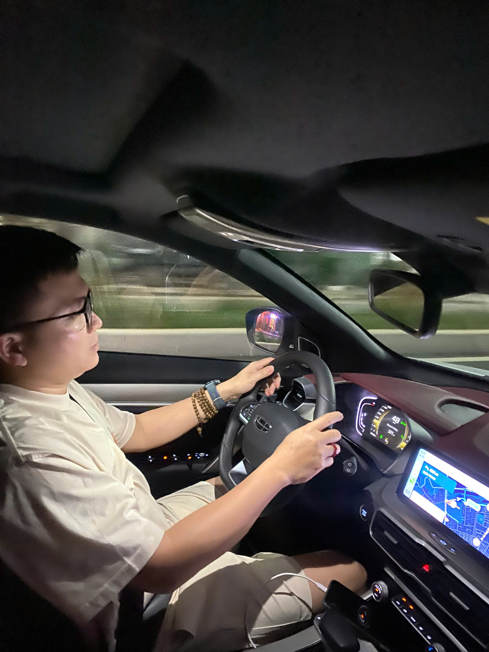 9X H&agrave; Nội cầm l&aacute;i Geely Coolray: Khi c&ocirc;ng nghệ an to&agrave;n l&agrave; ưu ti&ecirc;n h&agrave;ng đầu của ph&aacute;i đẹp - Ảnh 3.