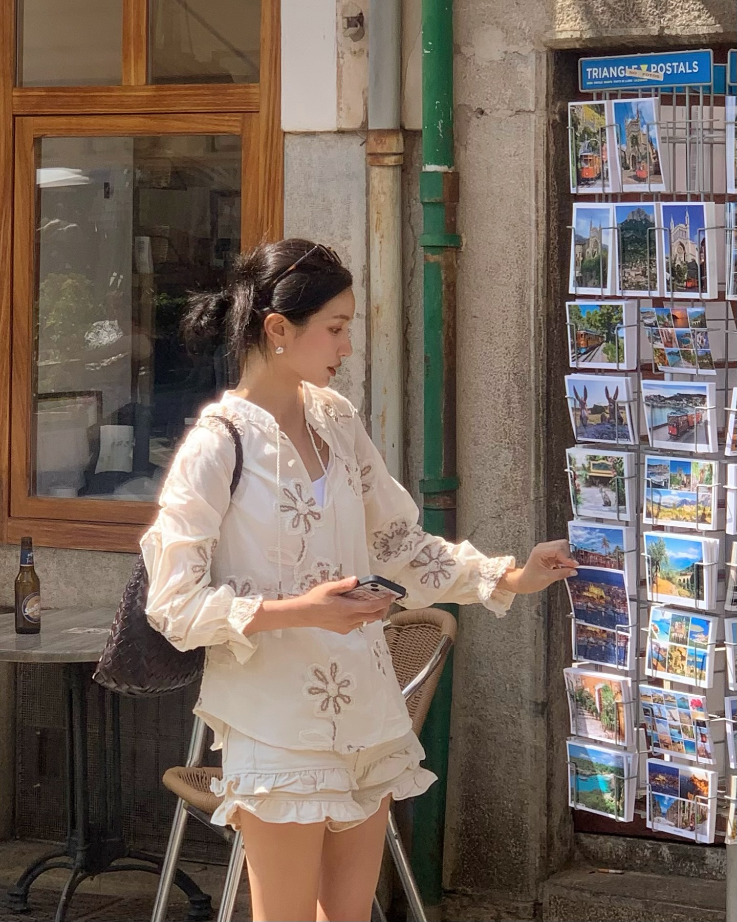 4 c&aacute;ch mặc ch&acirc;n v&aacute;y ngắn đẹp từ dạo phố tới đi du lịch, l&ecirc;n h&igrave;nh sống ảo cực xinh- Ảnh 3.