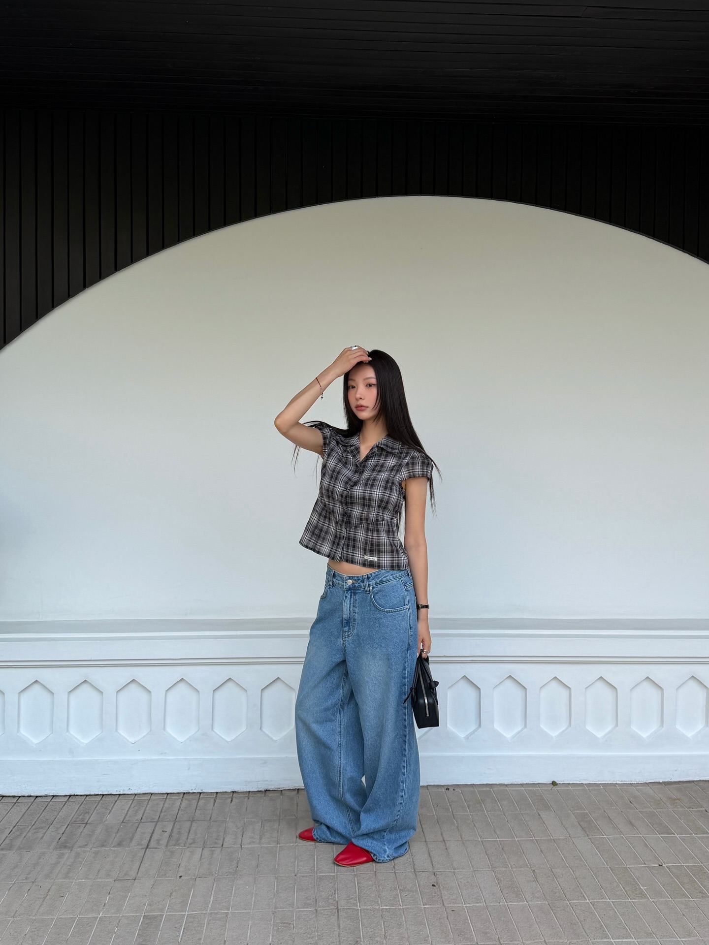 4 mẫu &aacute;o m&ugrave;a h&egrave; nhẹ m&aacute;t nhất, diện v&agrave;o ng&agrave;y nắng n&oacute;ng đỉnh điểm lại c&agrave;ng ph&ugrave; hợp- Ảnh 2.