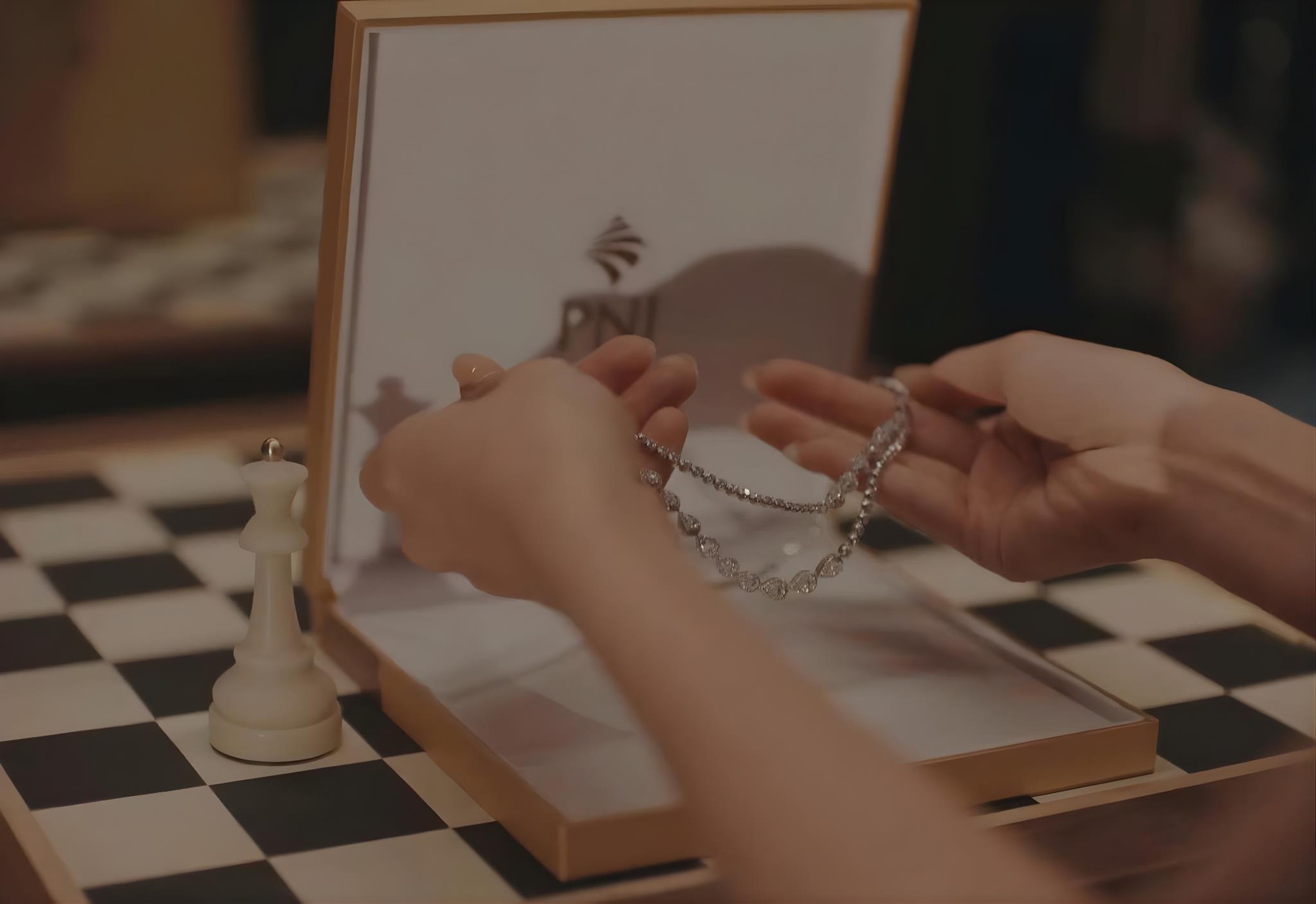 Khoảnh khắc rời khỏi b&agrave;n cờ: C&acirc;u chuyện ph&iacute;a sau sự thức tỉnh của LyLy trong Mưa r&agrave;o v&agrave; đại dương - Ảnh 3.