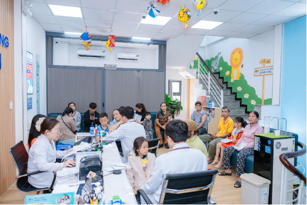 "Mồi ngon" của loạt dịch bệnh nguy hiểm: Chuy&ecirc;n gia khuyến c&aacute;o phụ huynh l&agrave;m điều n&agrave;y sớm- Ảnh 1.