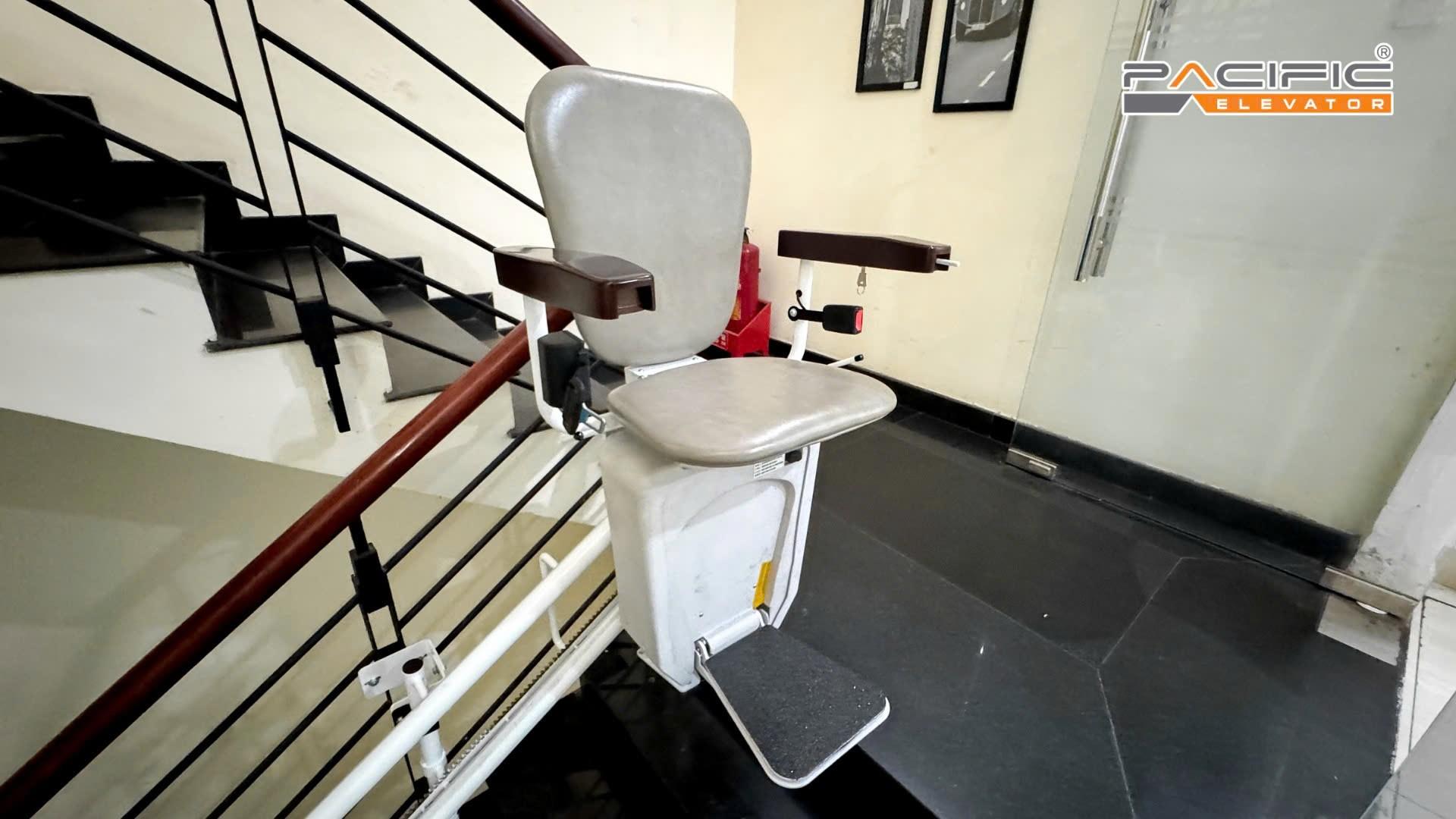 Thang ghế stairlift - giải ph&aacute;p cho người lớn tuổi m&agrave; kh&ocirc;ng cần cải tạo nh&agrave; - Ảnh 4.