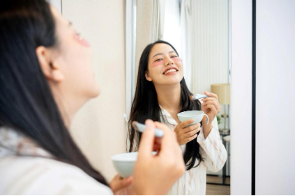 Phụ nữ hiện đại v&agrave; b&iacute; quyết chăm s&oacute;c sức khỏe từ gốc- Ảnh 1.