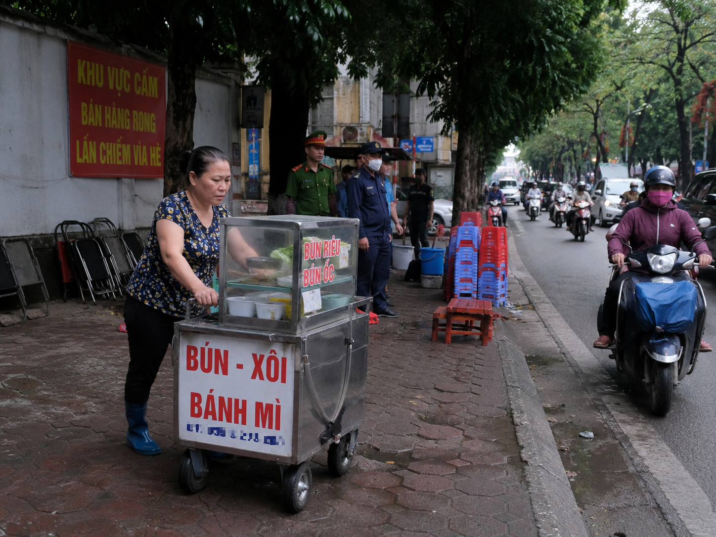 Khi vỉa h&egrave; kh&ocirc;ng c&ograve;n l&agrave; nơi mưu sinh dễ d&agrave;ng: Nhiều lao động bắt đầu học nghề ngắn hạn để đổi hướng- Ảnh 1.