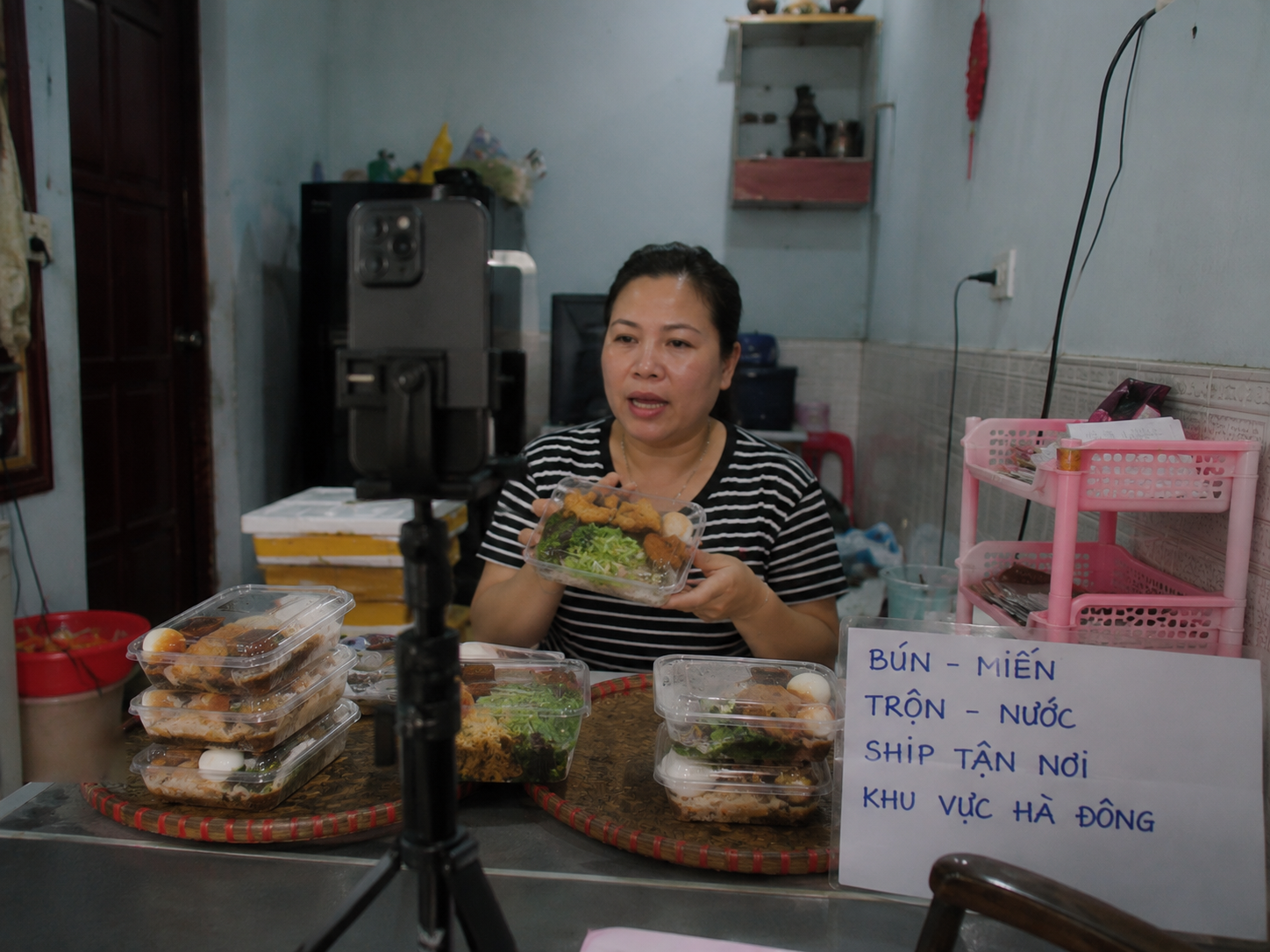 Khi vỉa h&egrave; kh&ocirc;ng c&ograve;n l&agrave; nơi mưu sinh dễ d&agrave;ng: Nhiều lao động bắt đầu học nghề ngắn hạn để đổi hướng- Ảnh 3.