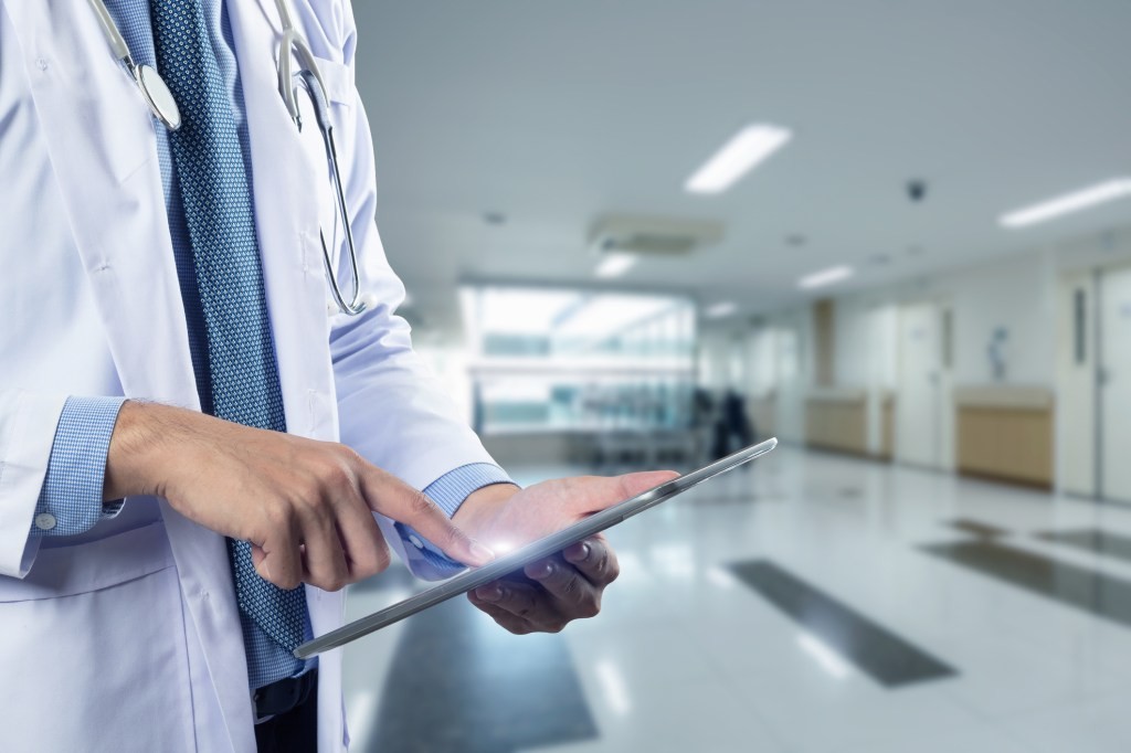 Mỹ lần đầu trả tiền Medicare cho AI chăm s&oacute;c bệnh nh&acirc;n m&atilde;n t&iacute;nh - Ảnh 1.