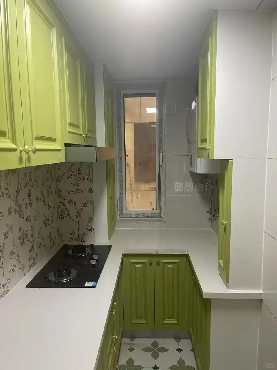 Ng&agrave;y c&agrave;ng nhiều gia đ&igrave;nh bỏ tủ treo tường k&iacute;n m&iacute;t trong bếp: Giải ph&aacute;p mới gi&uacute;p kh&ocirc;ng gian rộng hơn, dễ lau dọn v&agrave; tiện hơn nhiều - Ảnh 1.