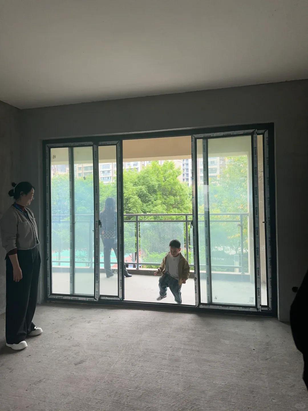 Từng bị ch&ecirc; &ldquo;kh&ocirc;ng ai muốn mua&rdquo;, căn hộ tầng 2 nay lại th&agrave;nh lựa chọn của nhiều người trẻ: Gi&aacute; mềm, tiện sống v&agrave; c&oacute; một lợi thế bất ngờ - Ảnh 2.