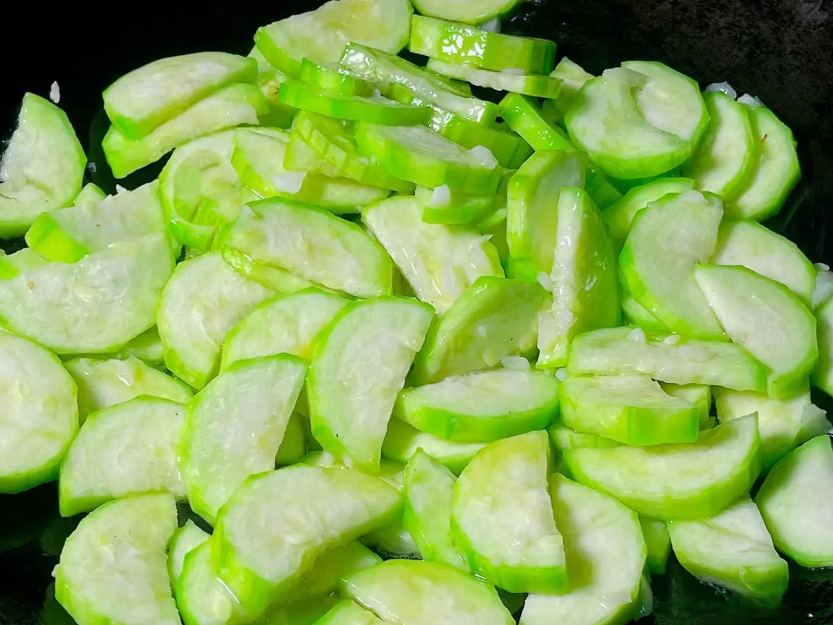 Món ăn này chỉ cần xào một cách đơn giản là hoàn thành và cả gia đình sẽ cùng ăn sạch đĩa- Ảnh 6. Món ăn này chỉ cần xào một cách đơn giản là hoàn thành và cả gia đình sẽ cùng ăn sạch đĩa- Ảnh 6.