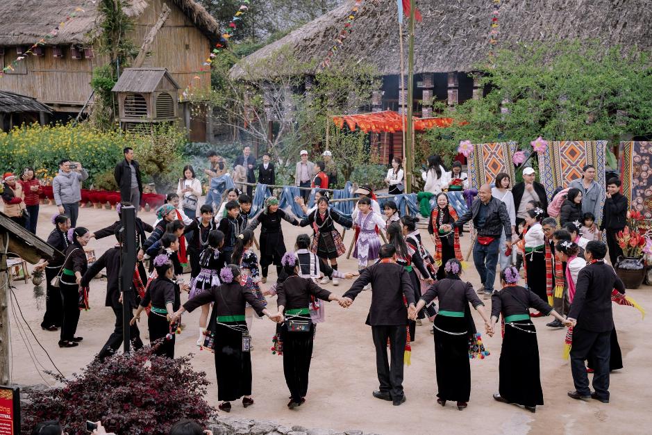 Tạm biệt nắng n&oacute;ng, kh&aacute;m ph&aacute; những trải nghiệm &ldquo;kh&ocirc;ng đ&acirc;u c&oacute;&rdquo; tại &ldquo;ốc đảo m&aacute;t lạnh&rdquo; Sa Pa- Ảnh 2.