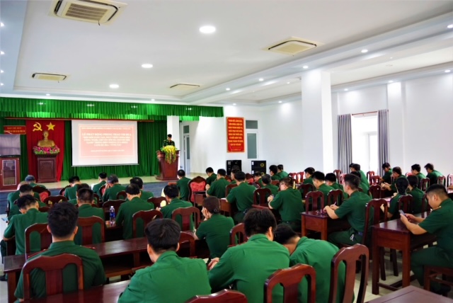Bi&ecirc;n ph&ograve;ng cửa khẩu cảng B&agrave; Rịa - Vũng T&agrave;u ph&aacute;t động Phong tr&agrave;o thi đua &ldquo;Đổi mới s&aacute;ng tạo, ph&aacute;t triển khoa học, c&ocirc;ng nghệ, chuyển đổi số, chuyển đổi xanh&rdquo; - Ảnh 1.