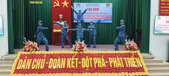 Tọa đàm xây dựng bản lĩnh chính trị tư tưởng, ý thức chấp hành kỷ luật và thực hiện nhiệm vụ cho cán bộ, đoàn viên thanh niên - Ảnh 4.